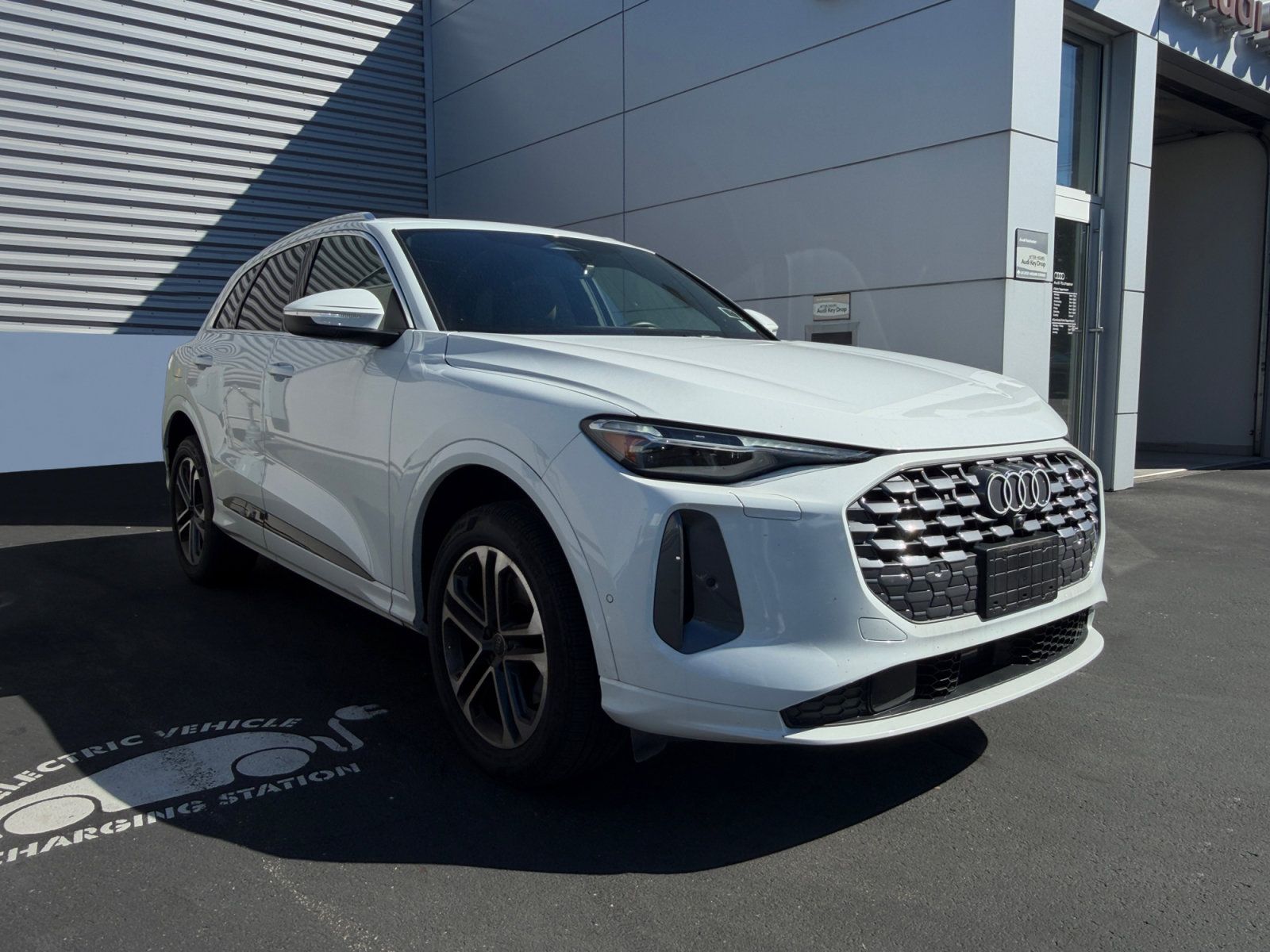 Used 2025 Audi Q5 Premium Plus w/ Premium Plus AWD/4WD image 7