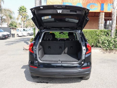 Used 2020 GMC Terrain SLE w/ Driver Convenience Package image 8