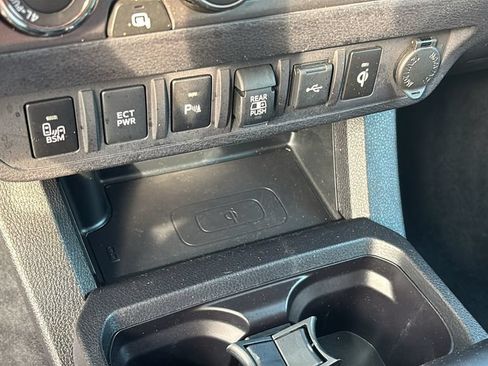 Used 2023 Toyota Tacoma TRD Sport w/ Technology Package AWD/4WD image 22