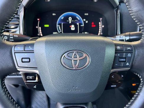 Used 2025 Toyota Camry SE FWD image 24