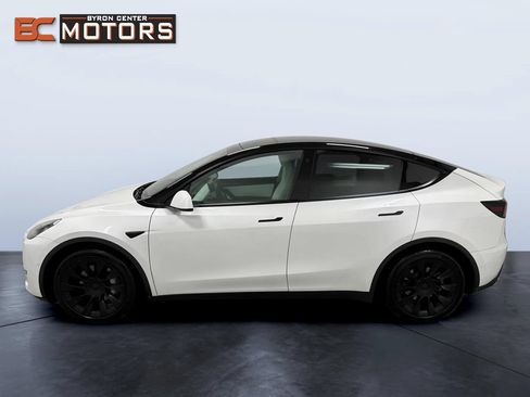 Used 2021 Tesla Model Y Long Range AWD/4WD image 3