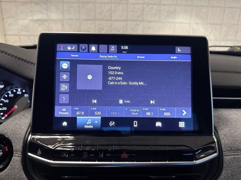 Used 2023 Jeep Compass Latitude AWD/4WD image 30
