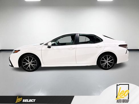 Used 2023 Toyota Camry SE FWD image 10