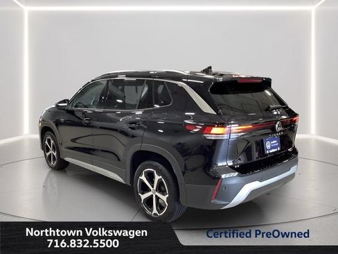 Certified 2025 Volkswagen Tiguan SE w/ Panoramic Sunroof Package AWD/4WD image 3