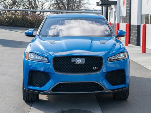 Used 2020 Jaguar F-PACE SVR image 31