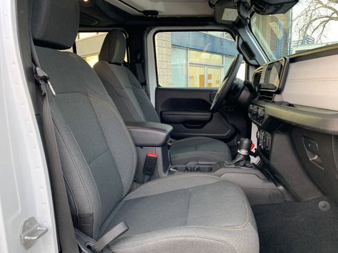 Used 2025 Jeep Wrangler Sport S image 35