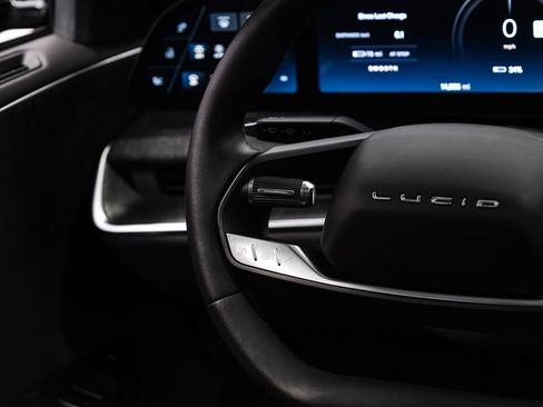 Used 2024 Lucid Air Touring image 19