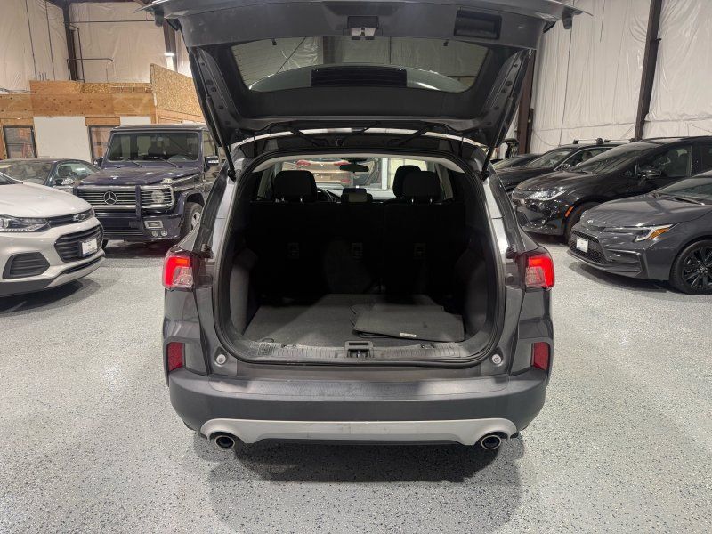 Used 2022 Ford Escape SE FWD image 5