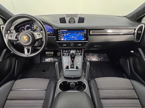 Used 2022 Porsche Cayenne Turbo S image 12