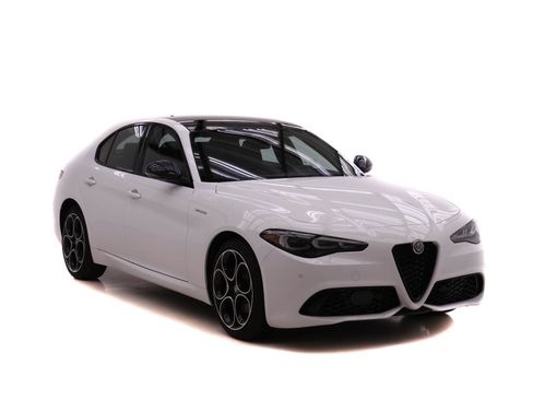 New 2025 Alfa Romeo Giulia AWD image 2