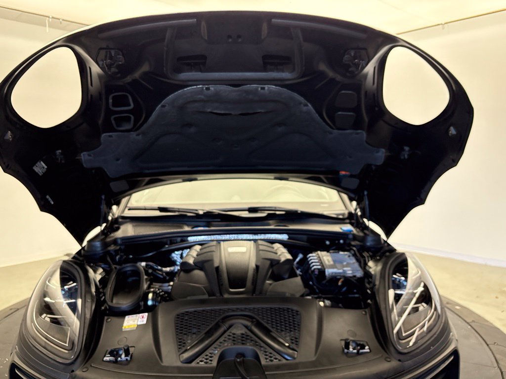 Certified 2023 Porsche Macan S AWD/4WD image 13