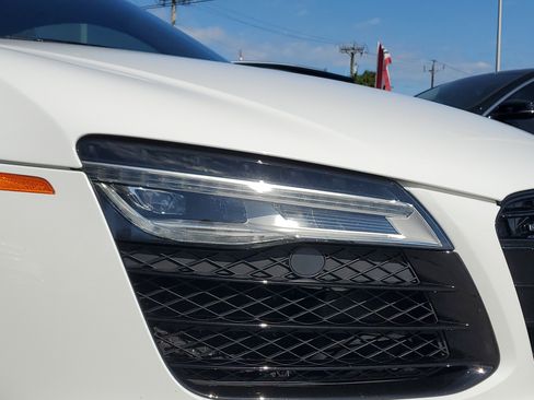 Used 2015 Audi R8 V10 w/ Full Leather Package image 40