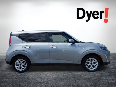 Certified 2024 Kia Soul LX w/ Option Group 015 FWD image 3