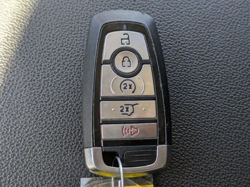 Used 2024 Ford Expedition XLT image 26