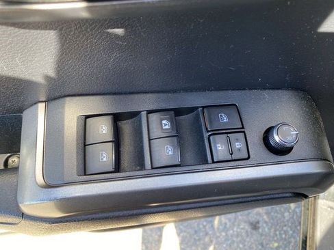 Used 2018 Toyota Tacoma SR5 RWD image 18