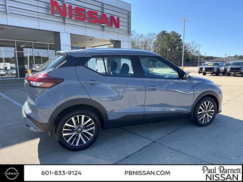 Used 2021 Nissan Kicks SV image 11