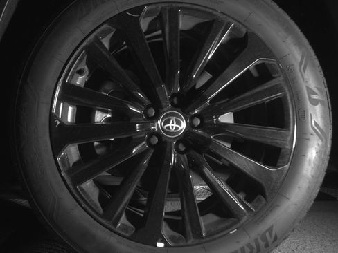 Used 2025 Toyota Highlander XSE image 12