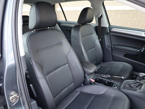 Used 2015 Volkswagen Golf S image 27