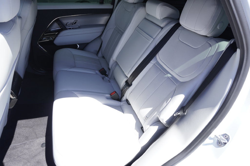 New 2026 Land Rover Range Rover Sport SE AWD/4WD image 30