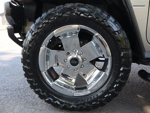 Used 2003 HUMMER H2 w/ Preferred Equipment Group AWD/4WD image 38
