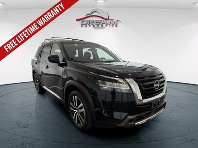 Used 2024 Nissan Pathfinder Platinum w/ Lighting Package (N92)