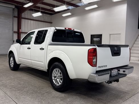 Used 2019 Nissan Frontier SV image 16