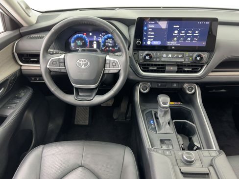 Used 2024 Toyota Grand Highlander Platinum image 29