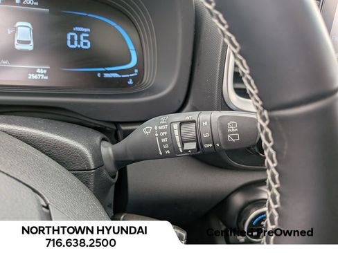 Certified 2023 Hyundai Venue SEL image 21