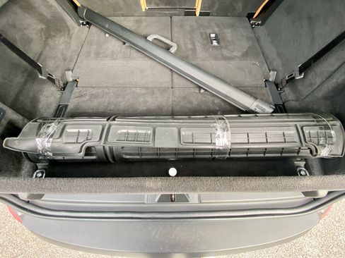 Used 2017 Land Rover Discovery First Edition image 18