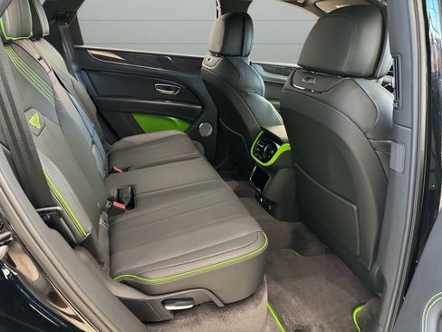 New 2025 Bentley Bentayga V8 image 27