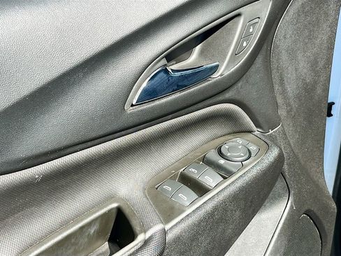 Used 2023 Chevrolet Equinox RS w/ RS Leather Package image 17