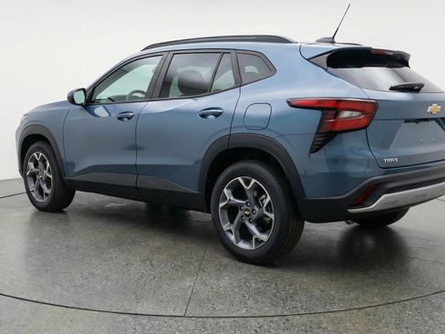 Used 2025 Chevrolet Trax LT FWD image 6