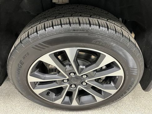 Used 2022 Jeep Grand Cherokee L Overland w/ MOPAR Finishing Package AWD/4WD image 16