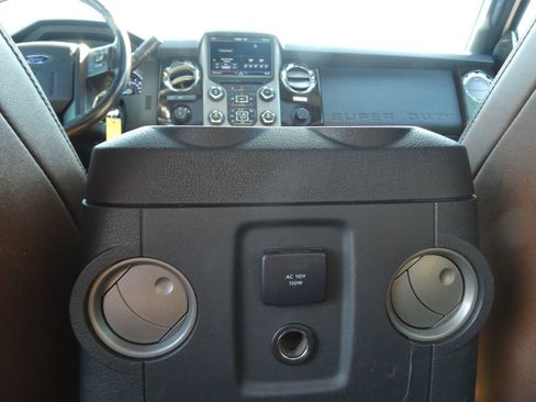 Used 2016 Ford F250 Platinum w/ FX4 Off-Road Package AWD/4WD image 19
