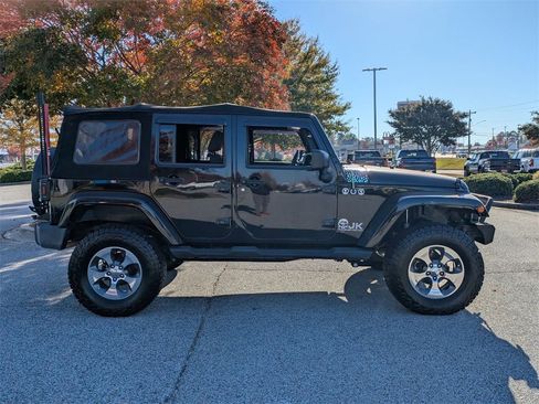 Used 2017 Jeep Wrangler Unlimited Sahara w/ Connectivity Group image 8
