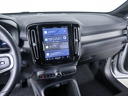 Certified 2025 Volvo XC40 B5 Plus AWD/4WD image 13