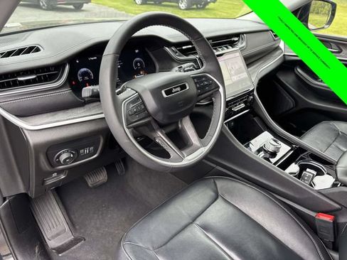Used 2023 Jeep Grand Cherokee Limited w/ Black Appearance Package AWD/4WD image 8
