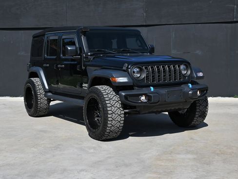 Used 2020 Jeep Wrangler Unlimited Sport AWD/4WD image 1