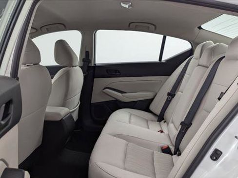 Used 2025 Nissan Altima 2.5 SV image 17