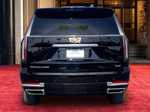 Used 2025 Cadillac Escalade Premium Luxury image 5