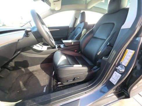 Used 2022 Tesla Model 3 Standard Range image 11