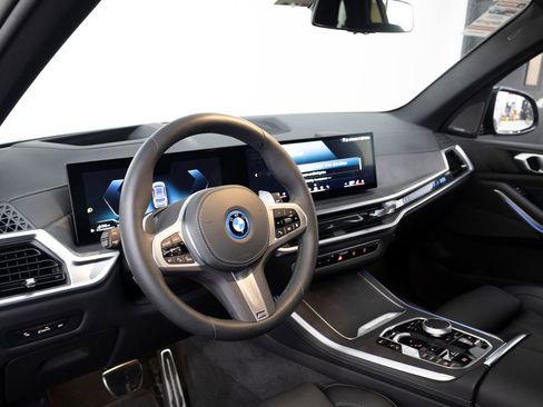 Used 2025 BMW X5 xDrive50e w/ M Sport Package AWD/4WD image 4