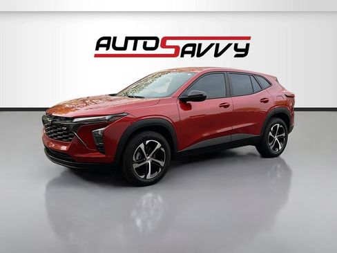 Used 2024 Chevrolet Trax RS w/ Sunroof Package FWD image 3
