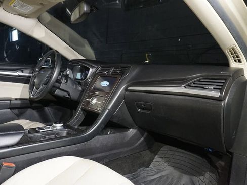 Used 2018 Ford Fusion Titanium AWD/4WD image 17