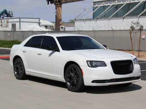 Used 2023 Chrysler 300 Touring w/ Sport Appearance Package RWD image 3