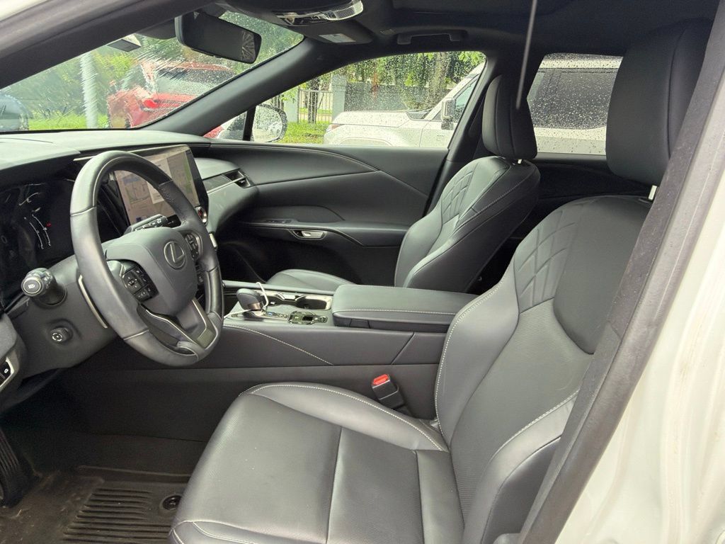 Used 2023 Lexus RX 350 Premium w/ Cold Area Package FWD image 4
