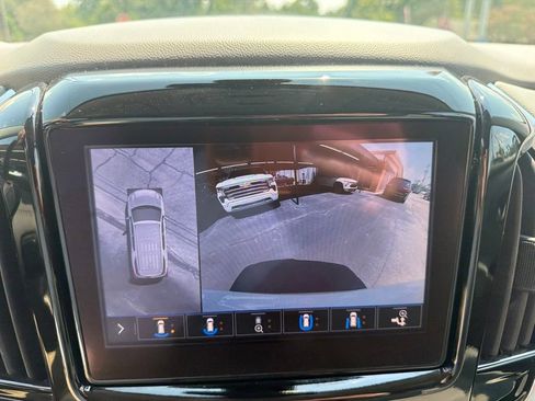 Used 2020 Chevrolet Traverse Premier FWD image 25