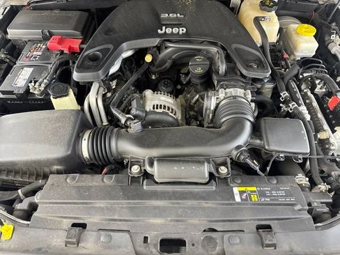 Used 2018 Jeep Wrangler Unlimited Rubicon AWD/4WD image 19