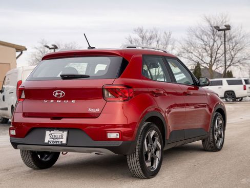 Certified 2025 Hyundai Venue SEL image 8