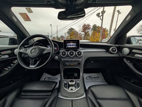 Used 2018 Mercedes-Benz GLC 300 4MATIC image 2